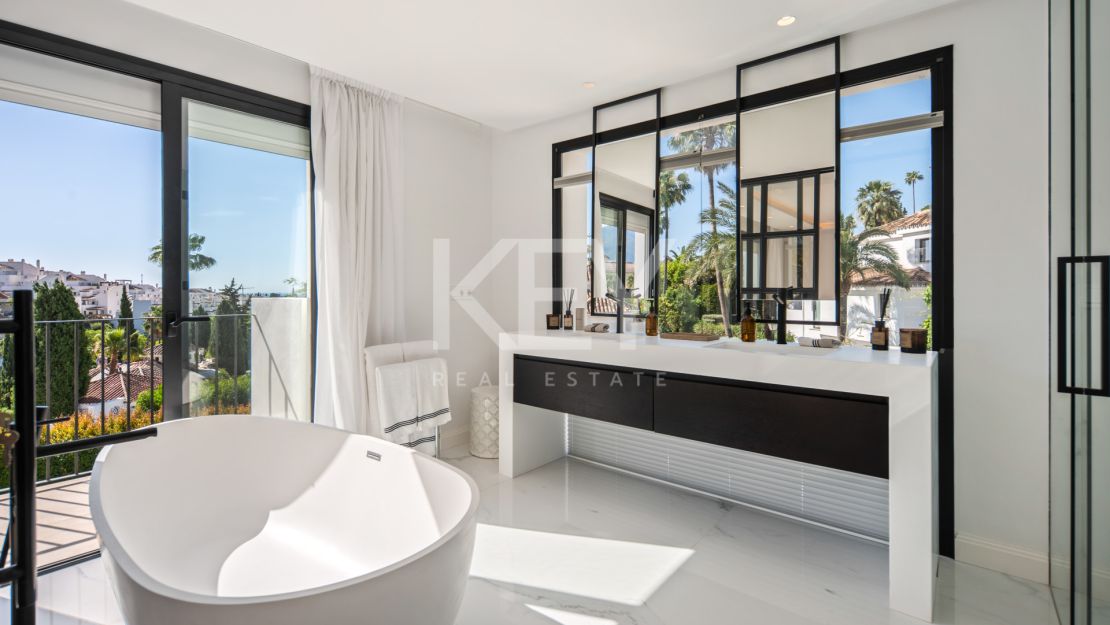 Contemporary Luxury Villa for Sale in Nueva Andalucía, Marbella