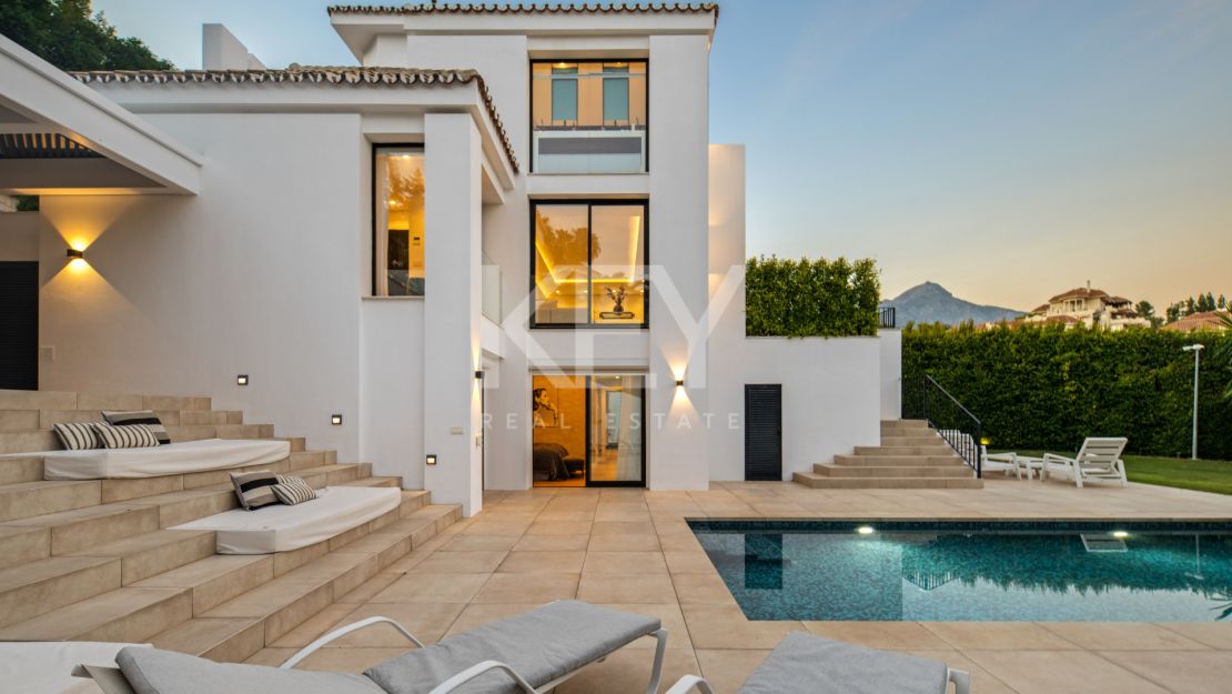 Contemporary Luxury Villa for Sale in Nueva Andalucía, Marbella