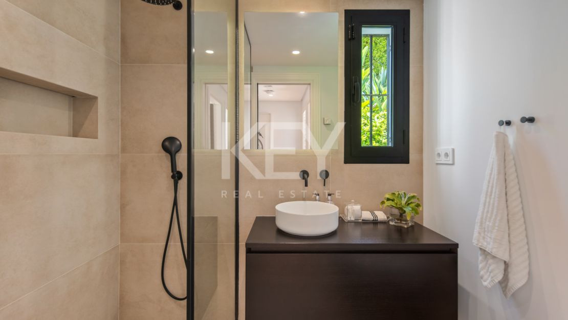 Contemporary Luxury Villa for Sale in Nueva Andalucía, Marbella
