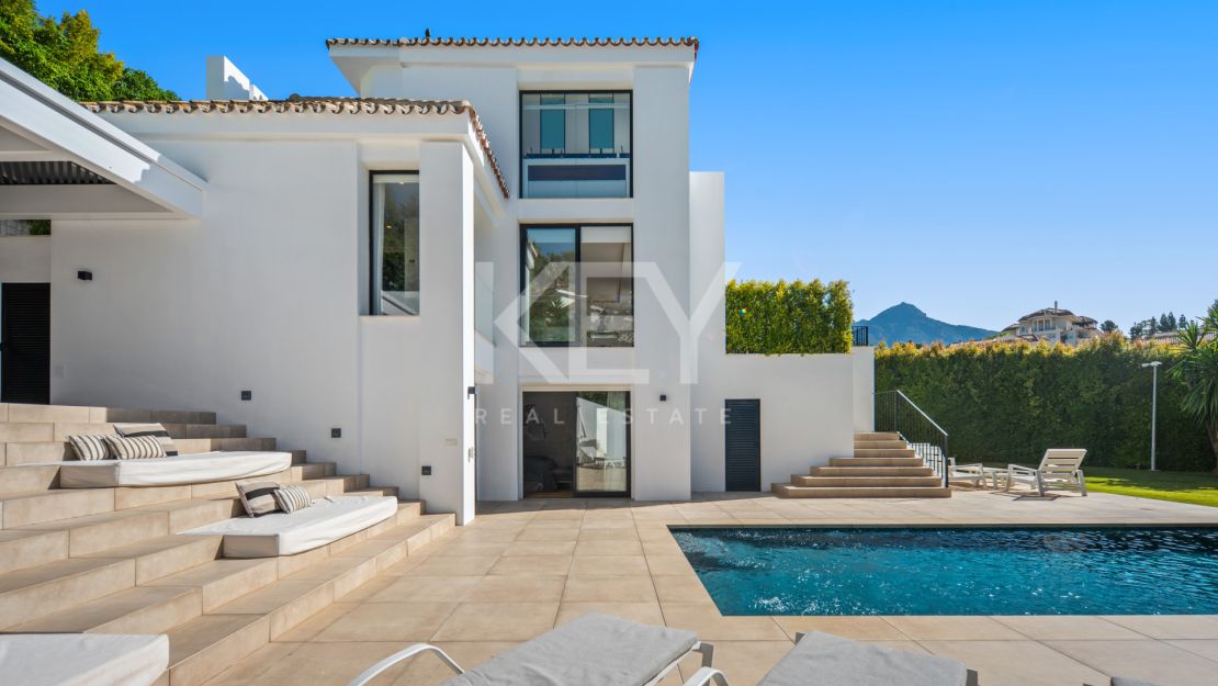 Contemporary Luxury Villa for Sale in Nueva Andalucía, Marbella