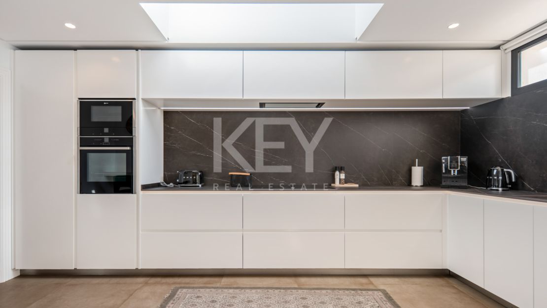 Contemporary Luxury Villa for Sale in Nueva Andalucía, Marbella