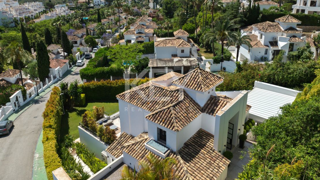 Contemporary Luxury Villa for Sale in Nueva Andalucía, Marbella