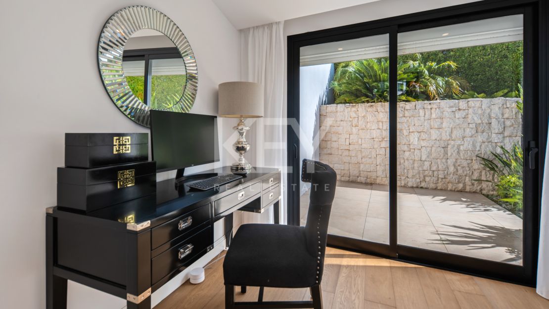 Contemporary Luxury Villa for Sale in Nueva Andalucía, Marbella