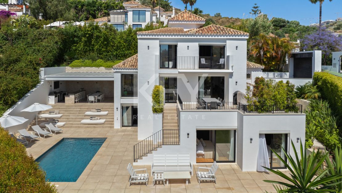 Contemporary Luxury Villa for Sale in Nueva Andalucía, Marbella