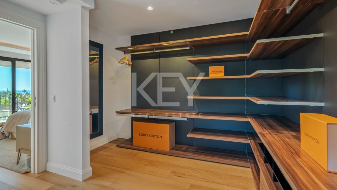 Contemporary Luxury Villa for Sale in Nueva Andalucía, Marbella