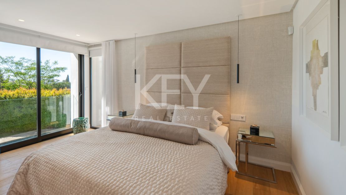 Contemporary Luxury Villa for Sale in Nueva Andalucía, Marbella