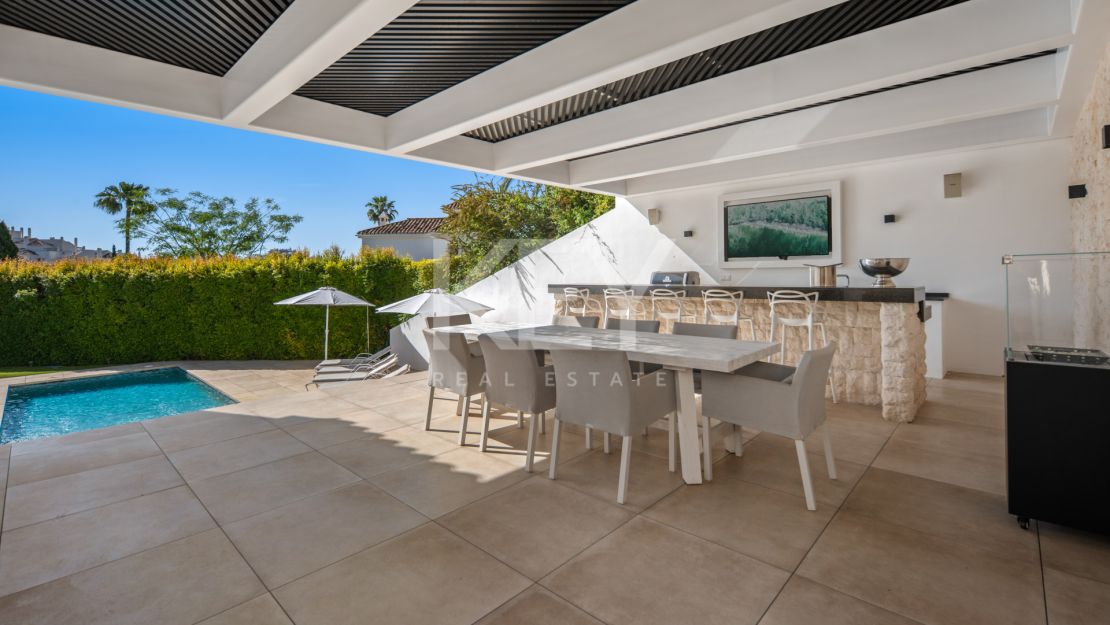 Contemporary Luxury Villa for Sale in Nueva Andalucía, Marbella