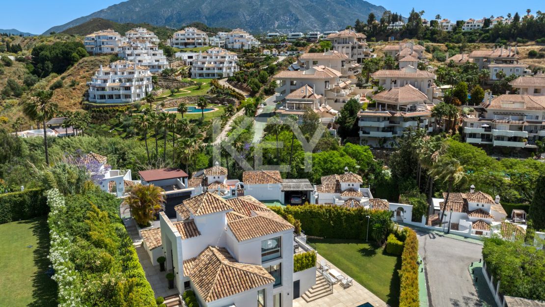 Contemporary Luxury Villa for Sale in Nueva Andalucía, Marbella