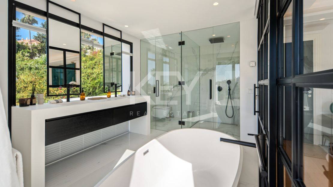 Contemporary Luxury Villa for Sale in Nueva Andalucía, Marbella