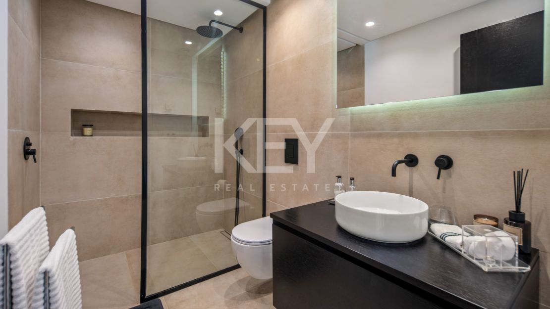 Contemporary Luxury Villa for Sale in Nueva Andalucía, Marbella