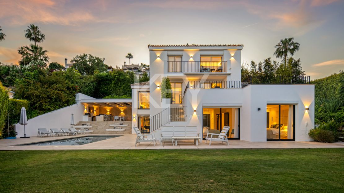 Contemporary Luxury Villa for Sale in Nueva Andalucía, Marbella