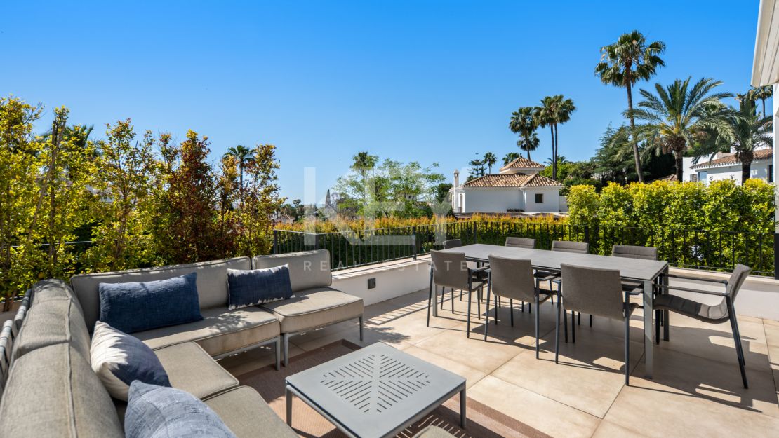 Contemporary Luxury Villa for Sale in Nueva Andalucía, Marbella
