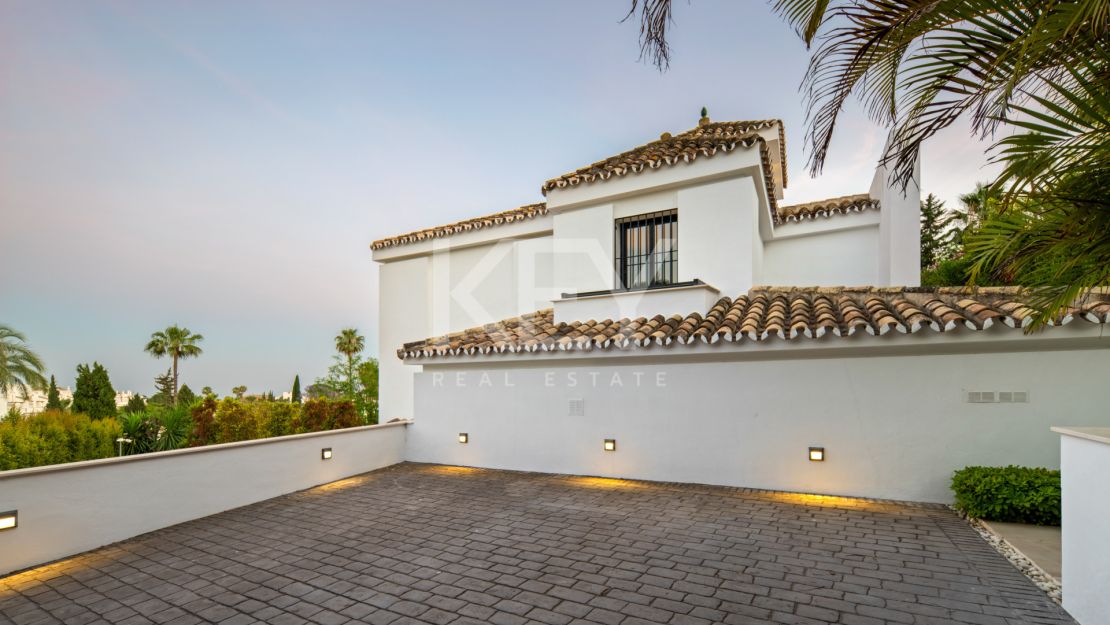 Contemporary Luxury Villa for Sale in Nueva Andalucía, Marbella