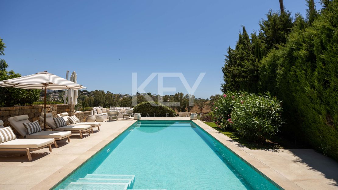 Frontline Golf Villa For Sale In El Paraíso, Benahavís With Heated Saltwater Pool And Tourist Rental Licence