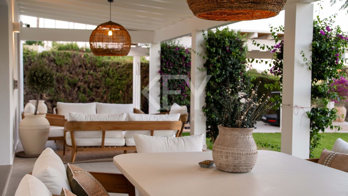 Frontline Golf Villa For Sale In El Paraíso, Benahavís With Heated Saltwater Pool And Tourist Rental Licence