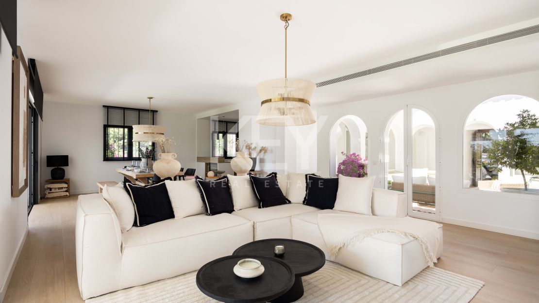 Frontline Golf Villa For Sale In El Paraíso, Benahavís With Heated Saltwater Pool And Tourist Rental Licence