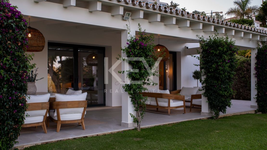 Frontline Golf Villa For Sale In El Paraíso, Benahavís With Heated Saltwater Pool And Tourist Rental Licence
