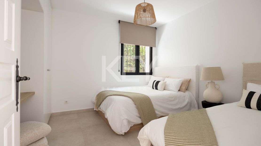 Frontline Golf Villa For Sale In El Paraíso, Benahavís With Heated Saltwater Pool And Tourist Rental Licence