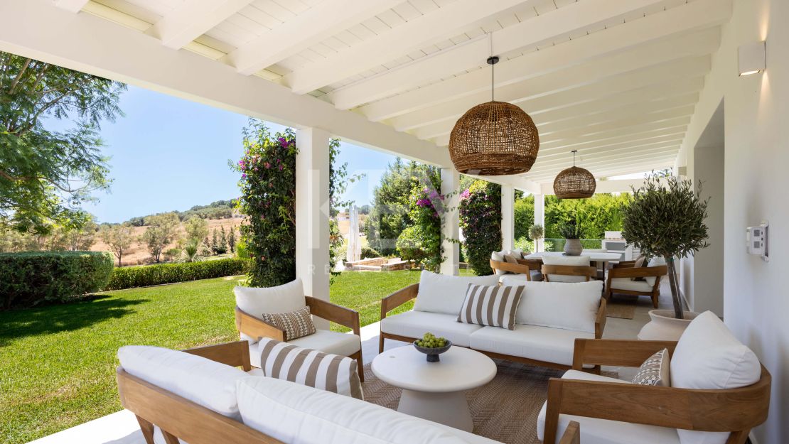 Frontline Golf Villa For Sale In El Paraíso, Benahavís With Heated Saltwater Pool And Tourist Rental Licence