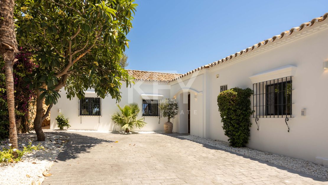 Frontline Golf Villa For Sale In El Paraíso, Benahavís With Heated Saltwater Pool And Tourist Rental Licence