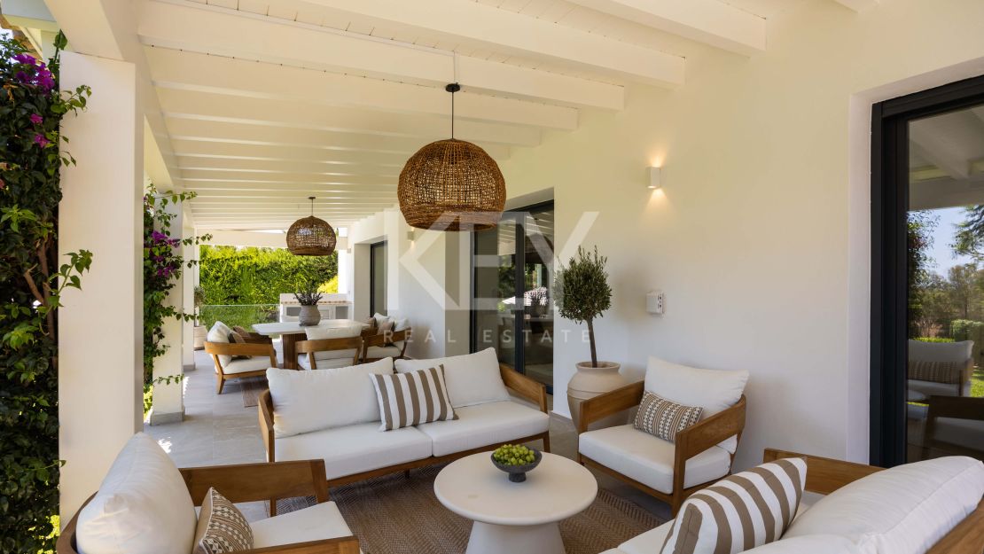 Frontline Golf Villa For Sale In El Paraíso, Benahavís With Heated Saltwater Pool And Tourist Rental Licence