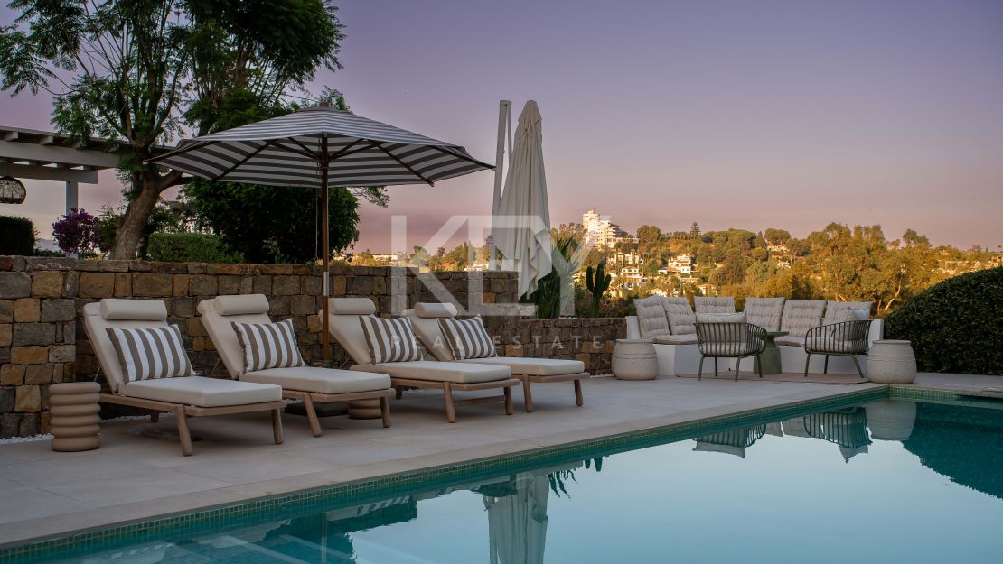 Frontline Golf Villa For Sale In El Paraíso, Benahavís With Heated Saltwater Pool And Tourist Rental Licence