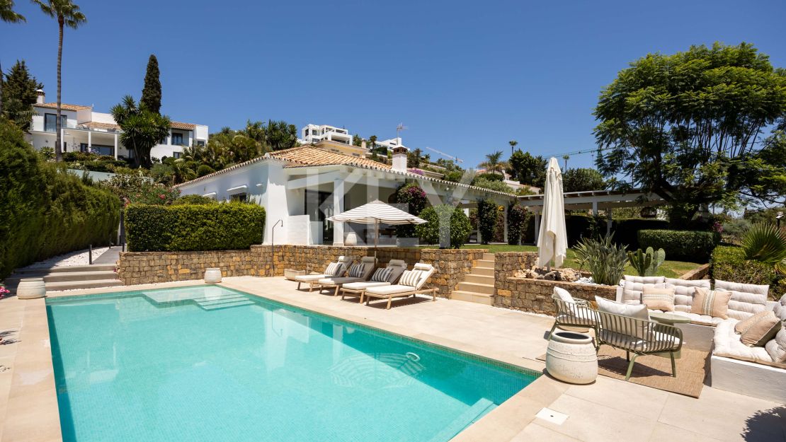Frontline Golf Villa For Sale In El Paraíso, Benahavís With Heated Saltwater Pool And Tourist Rental Licence