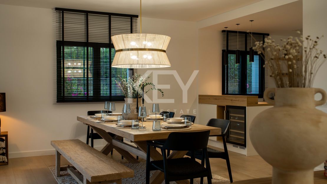 Frontline Golf Villa For Sale In El Paraíso, Benahavís With Heated Saltwater Pool And Tourist Rental Licence