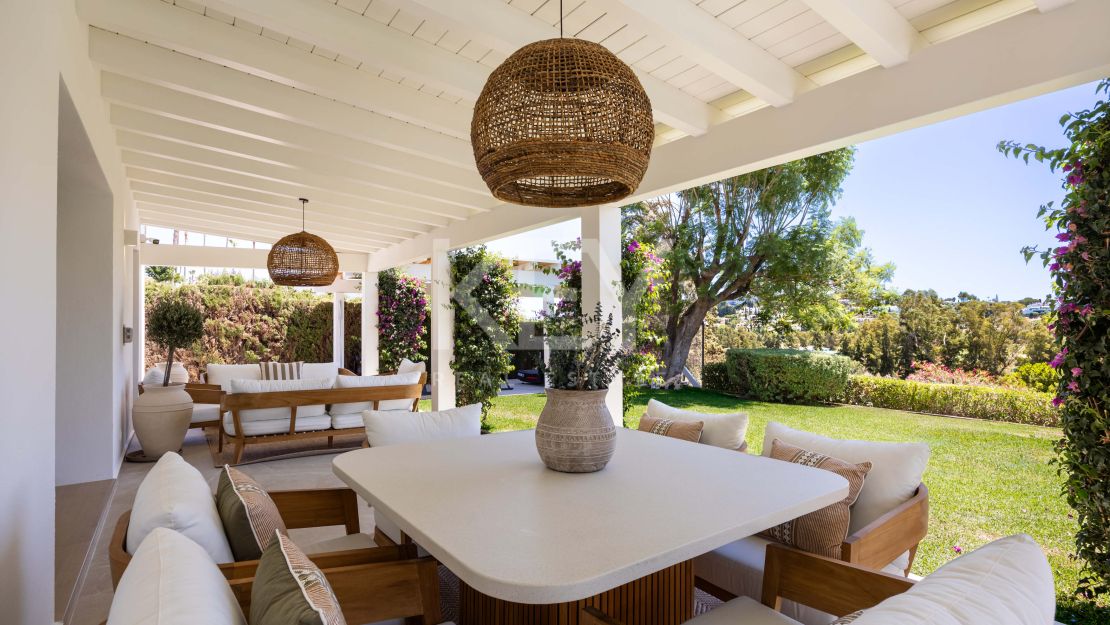 Frontline Golf Villa For Sale In El Paraíso, Benahavís With Heated Saltwater Pool And Tourist Rental Licence