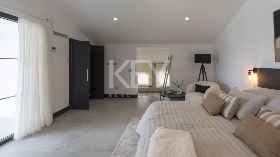 Elegant Single-Level Luxury Villa for Sale in El Real, East Marbella