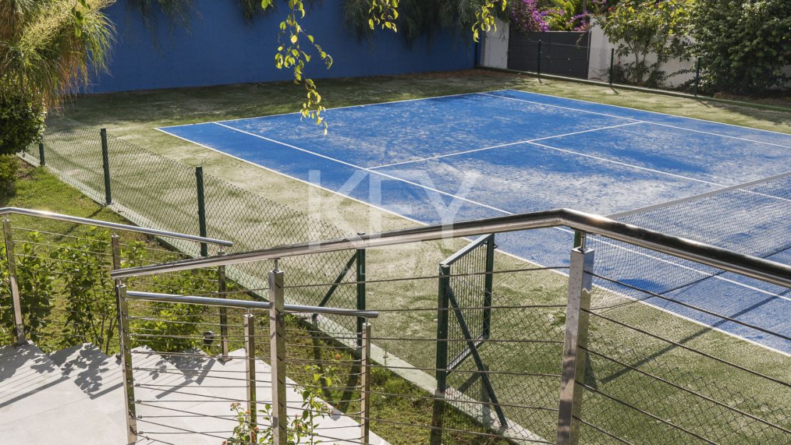 Elegant Single-Level Luxury Villa for Sale in El Real, East Marbella