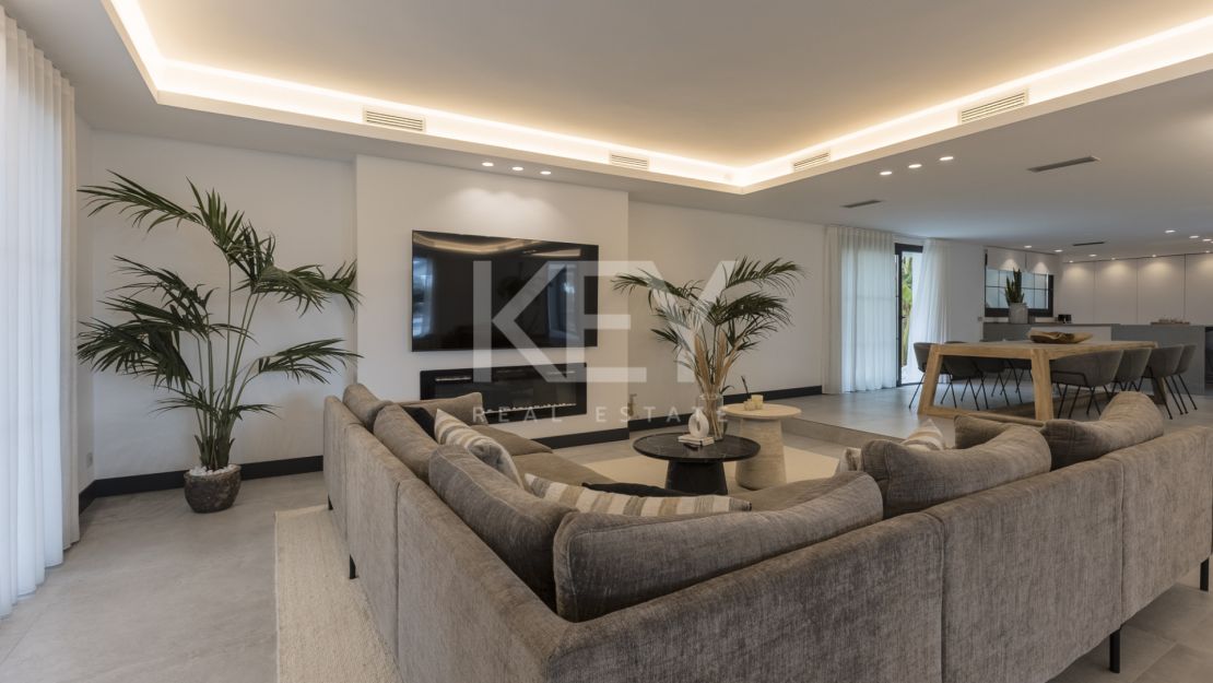 Elegant Single-Level Luxury Villa for Sale in El Real, East Marbella