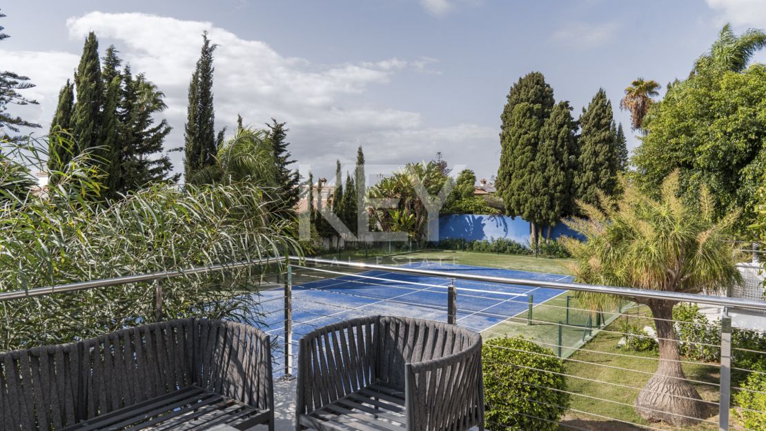 Elegant Single-Level Luxury Villa for Sale in El Real, East Marbella