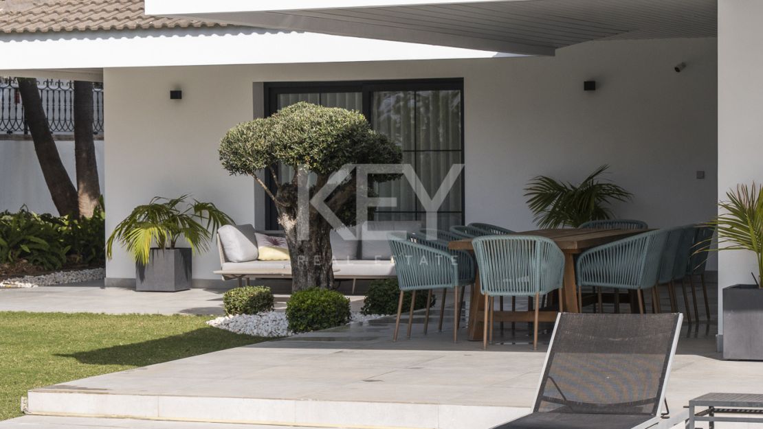 Elegant Single-Level Luxury Villa for Sale in El Real, East Marbella