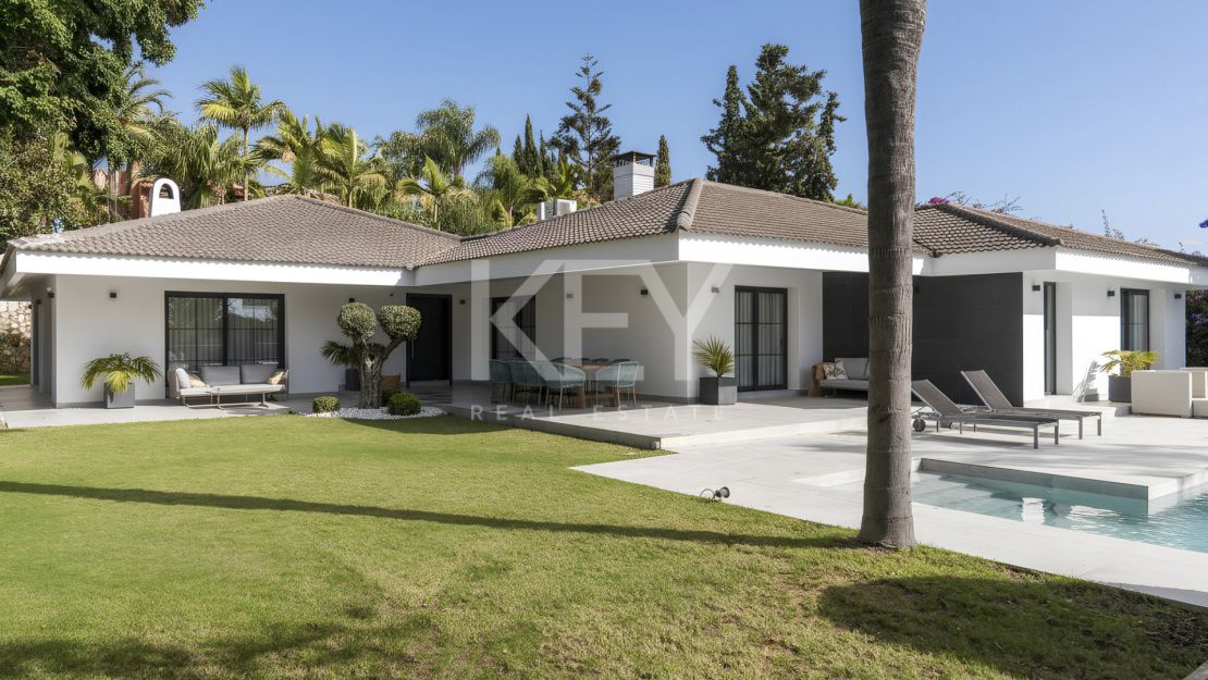 Elegant Single-Level Luxury Villa for Sale in El Real, East Marbella