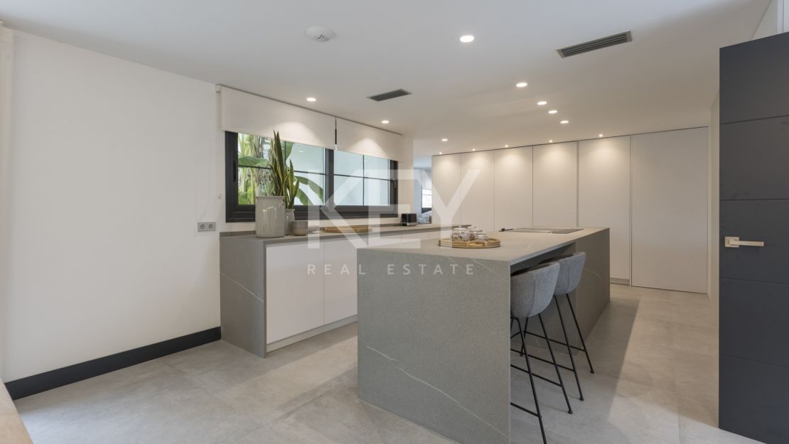 Elegant Single-Level Luxury Villa for Sale in El Real, East Marbella