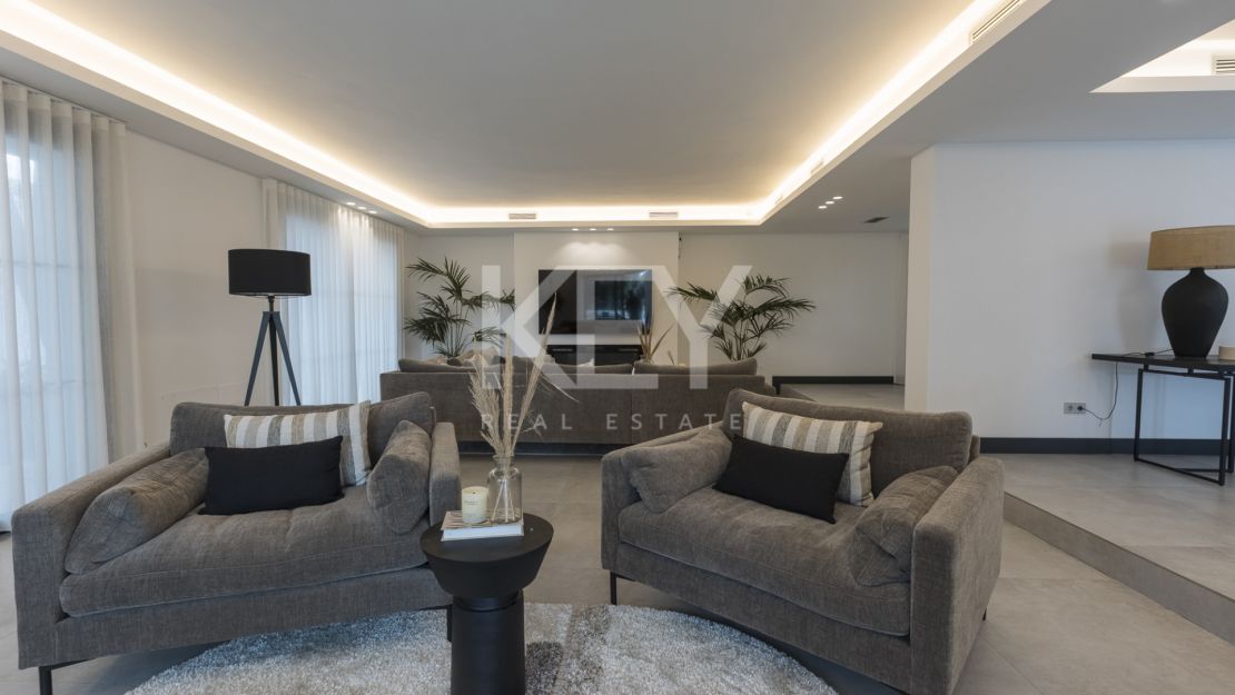 Elegant Single-Level Luxury Villa for Sale in El Real, East Marbella