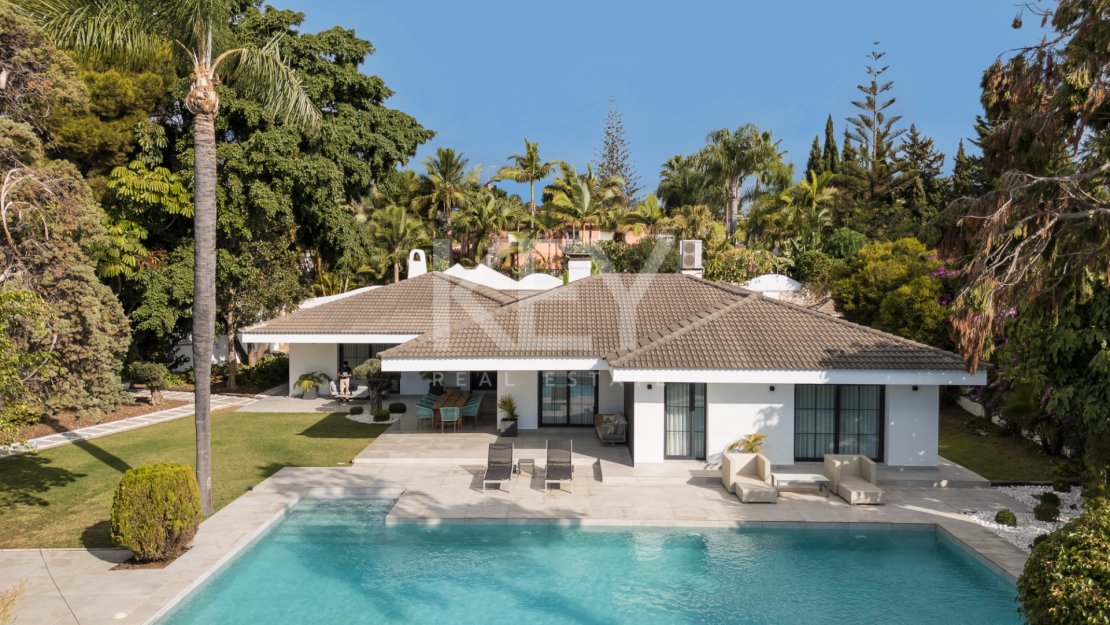 Elegant Single-Level Luxury Villa for Sale in El Real, East Marbella