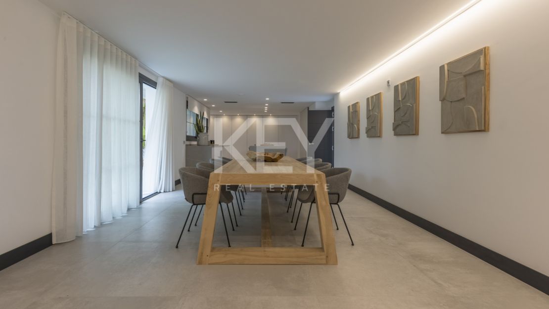 Elegant Single-Level Luxury Villa for Sale in El Real, East Marbella