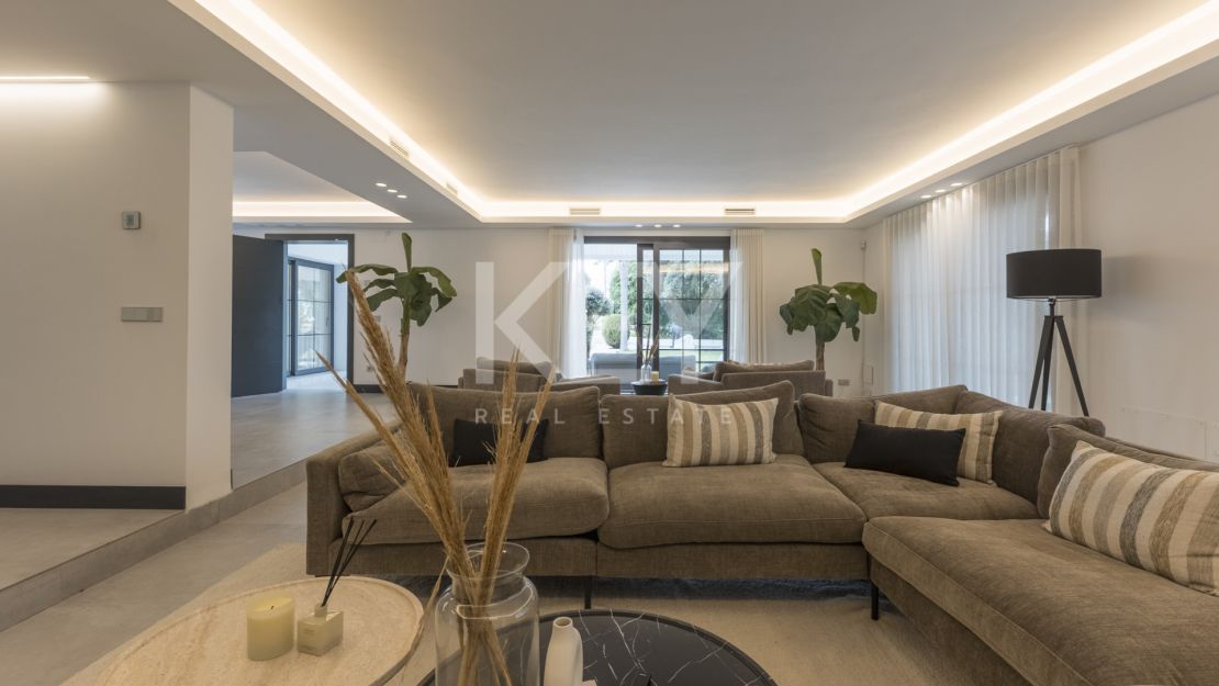 Elegant Single-Level Luxury Villa for Sale in El Real, East Marbella