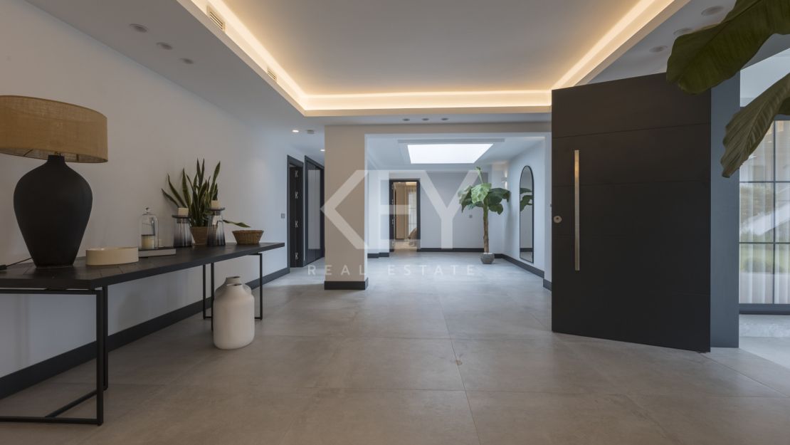 Elegant Single-Level Luxury Villa for Sale in El Real, East Marbella