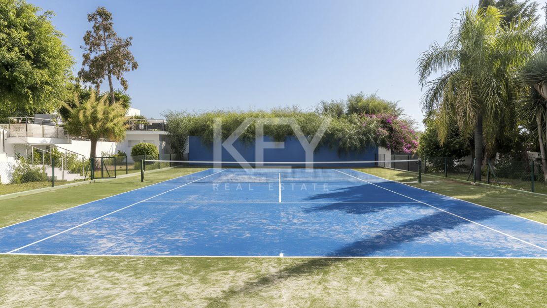 Elegant Single-Level Luxury Villa for Sale in El Real, East Marbella