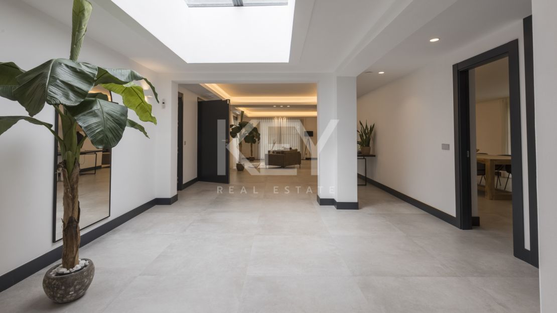 Elegant Single-Level Luxury Villa for Sale in El Real, East Marbella