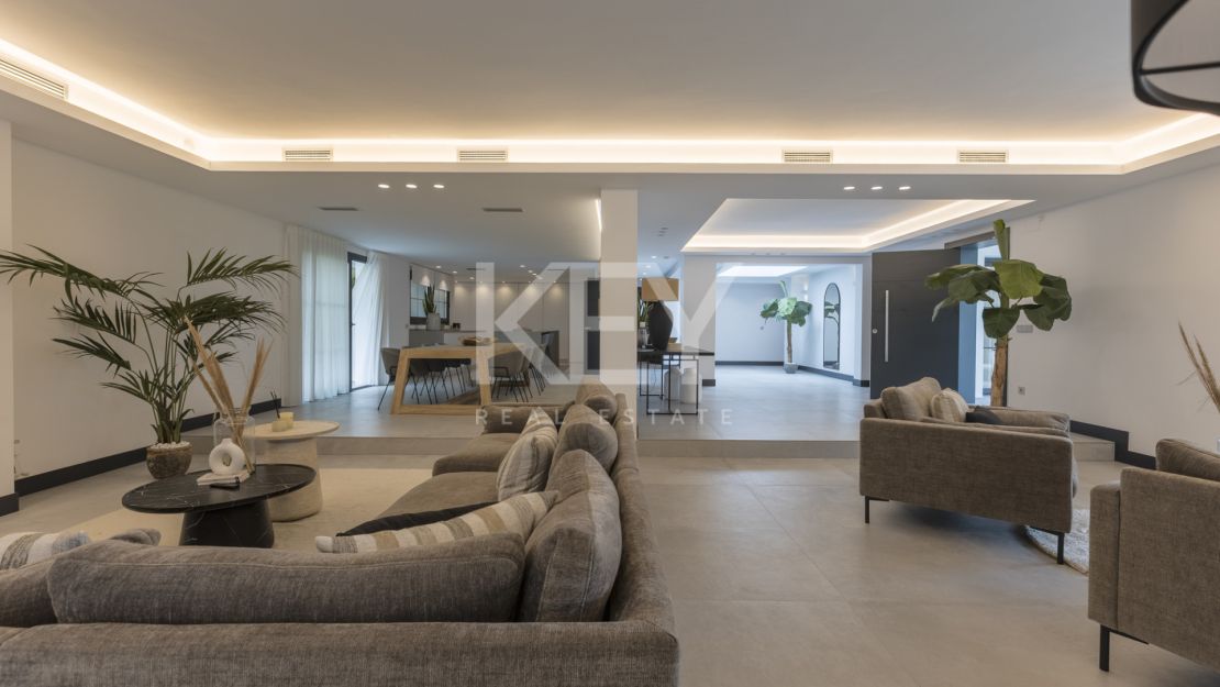 Elegant Single-Level Luxury Villa for Sale in El Real, East Marbella