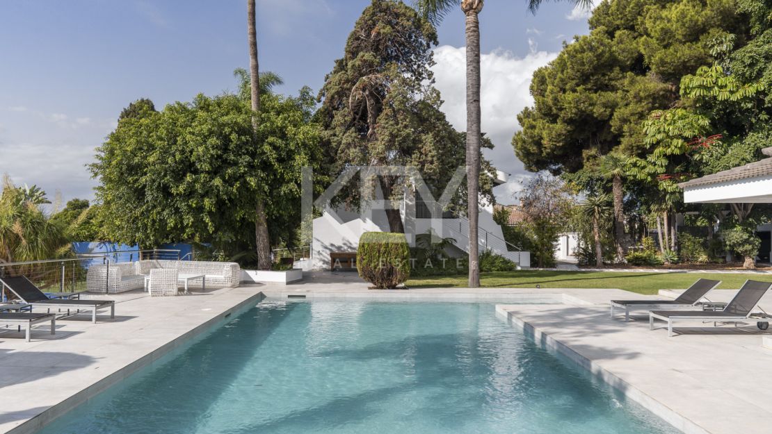 Elegant Single-Level Luxury Villa for Sale in El Real, East Marbella