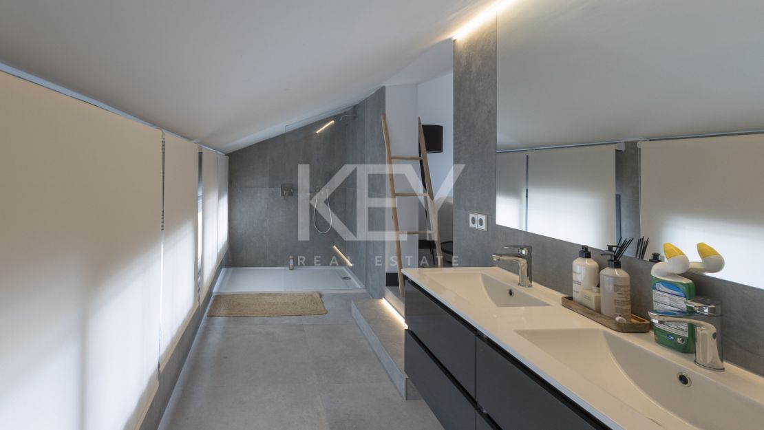 Elegant Single-Level Luxury Villa for Sale in El Real, East Marbella