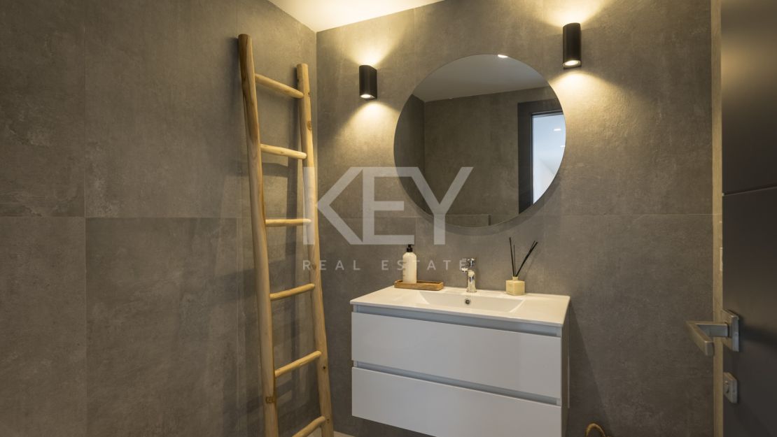 Elegant Single-Level Luxury Villa for Sale in El Real, East Marbella