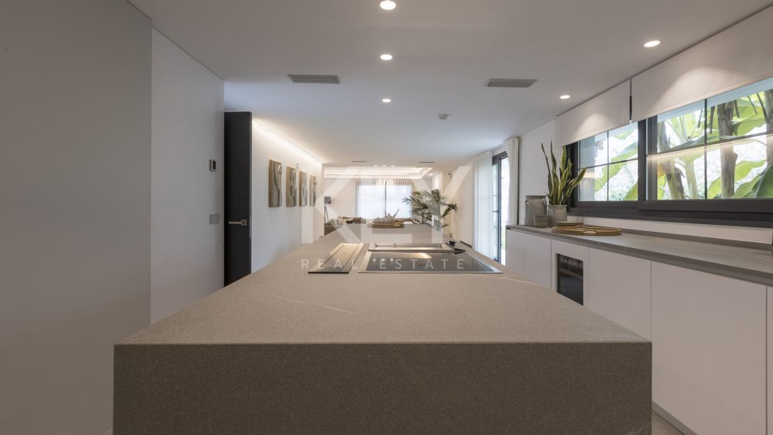Elegant Single-Level Luxury Villa for Sale in El Real, East Marbella