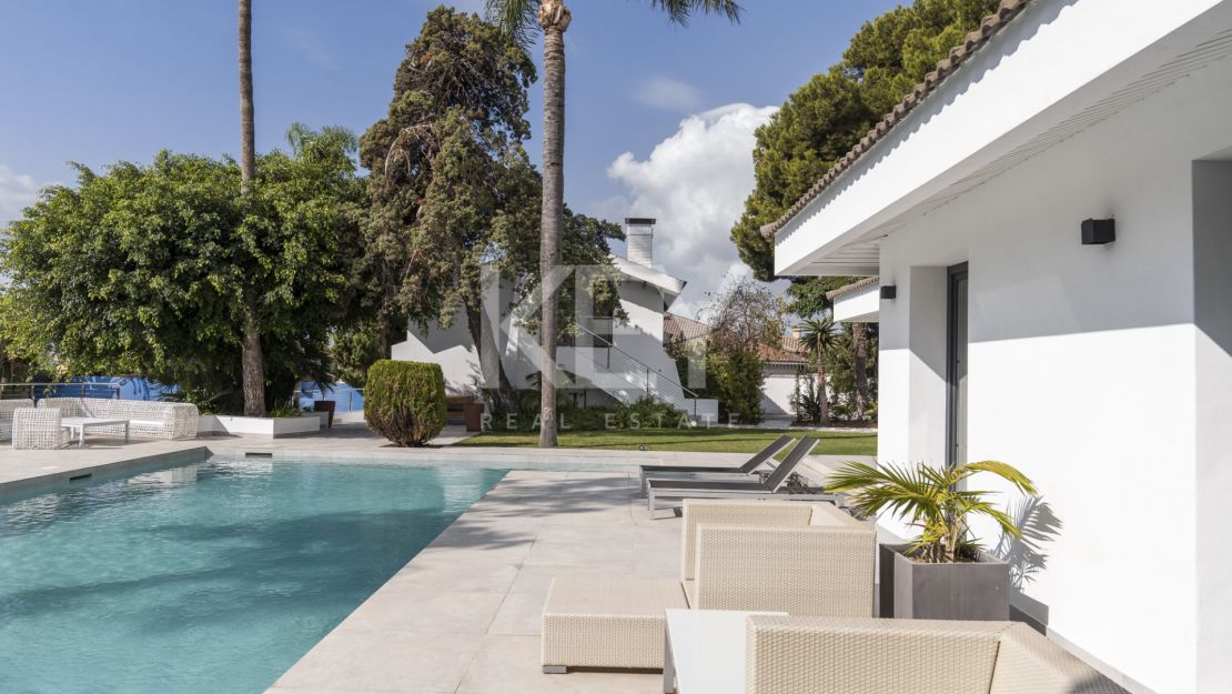 Elegant Single-Level Luxury Villa for Sale in El Real, East Marbella
