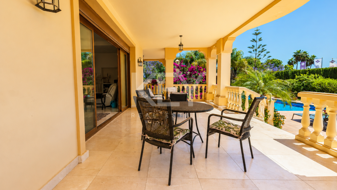 Investment Villa for Sale in La Quinta, Benahavís with Sea Views and Renovation Potential